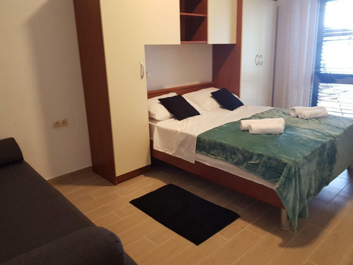 "Laurier" Rooms & Apartments Целина Экстерьер фото