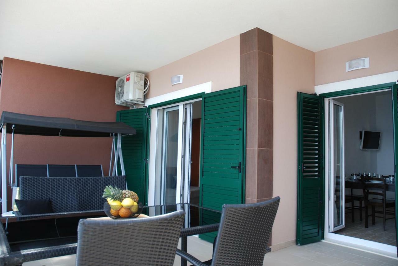 "Laurier" Rooms & Apartments Целина Экстерьер фото