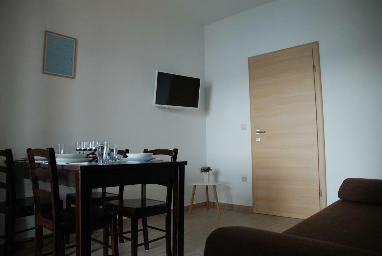 "Laurier" Rooms & Apartments Целина Экстерьер фото